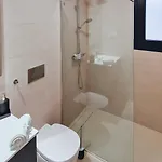 Private Jacuzzi, Heated Pool, Ac, Garage, 250m Beach, Lägenhet Torrevieja